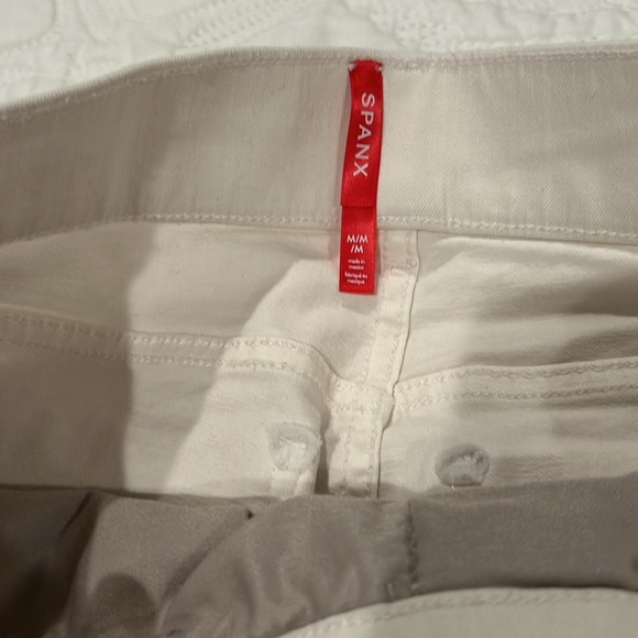 NWT SPANX seemed front white leg ecru color jeans.  M/M/M regular length - Picture 4 of 6